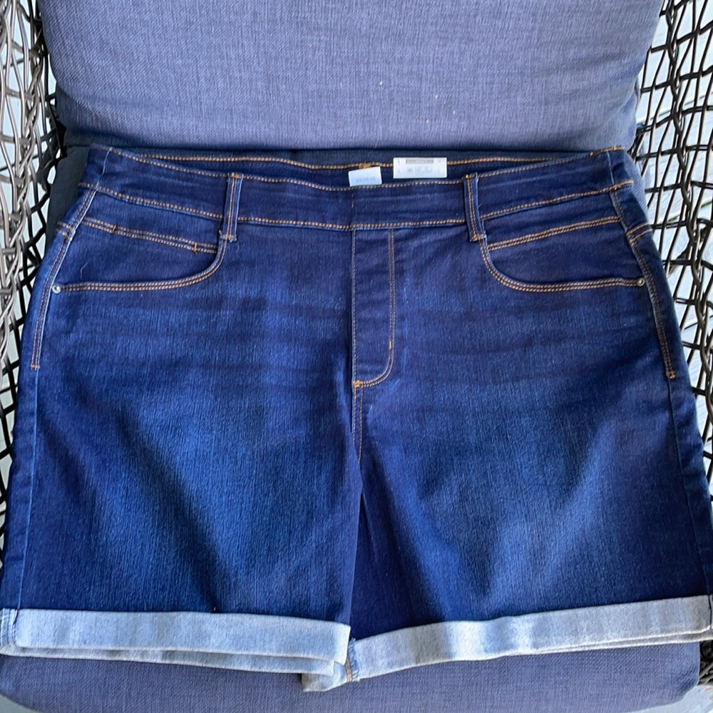 Time and Tru relaxed fit stretch denim shorts NWT